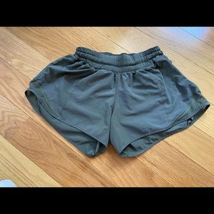 Lulu lemon Hotty Hot Short 4”